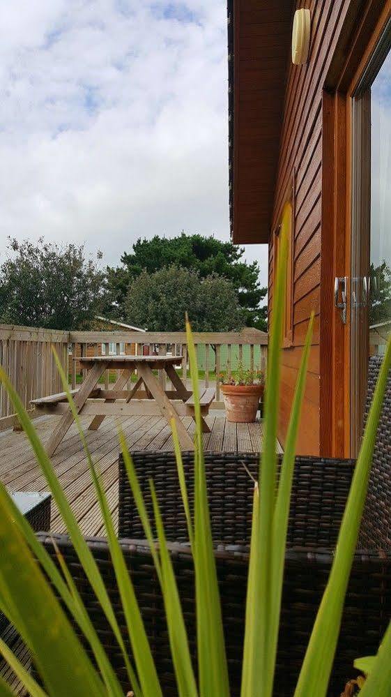 Atlantic Bays Holiday Park Padstow Buitenkant foto