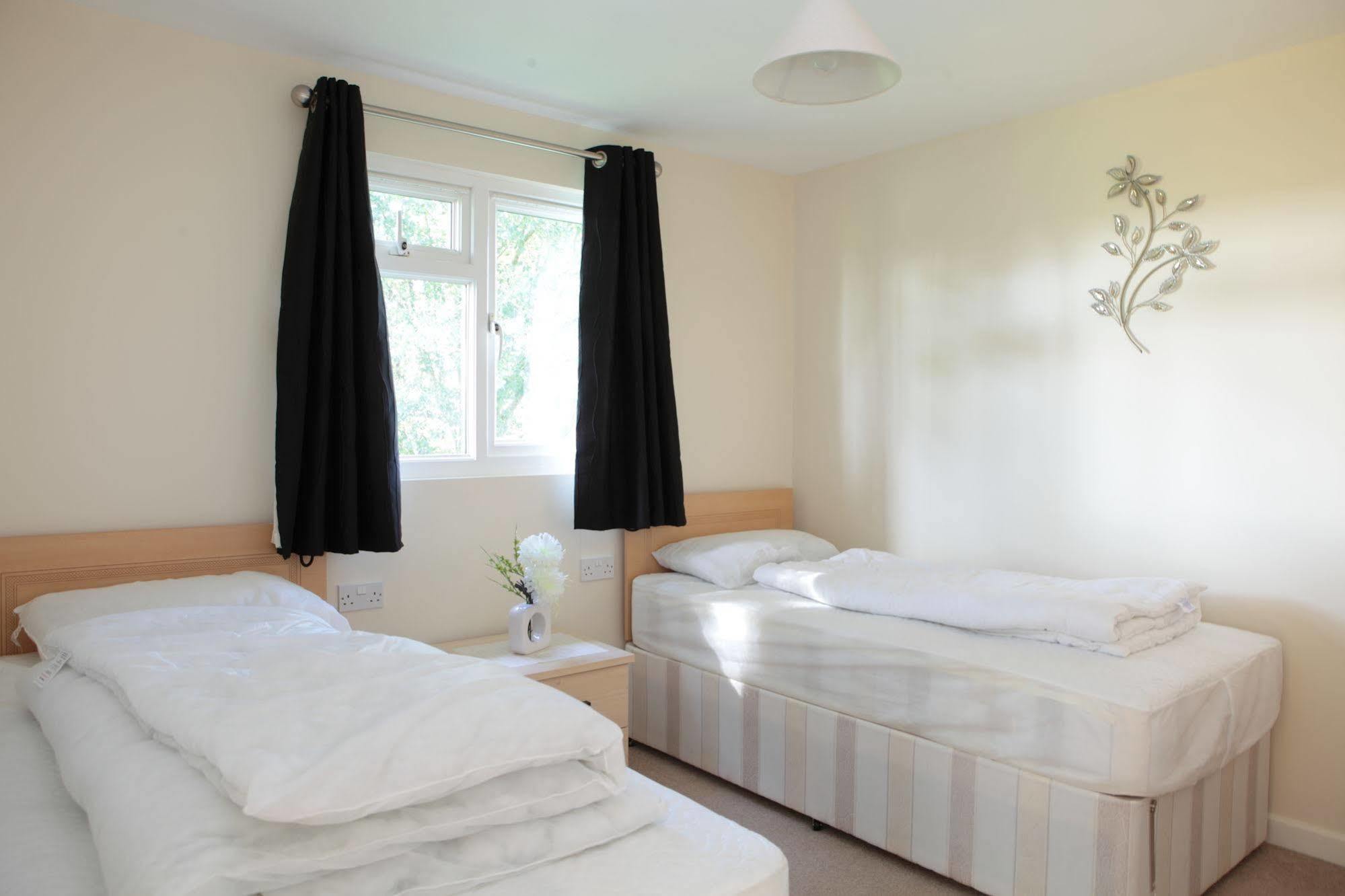 Atlantic Bays Holiday Park Padstow Buitenkant foto