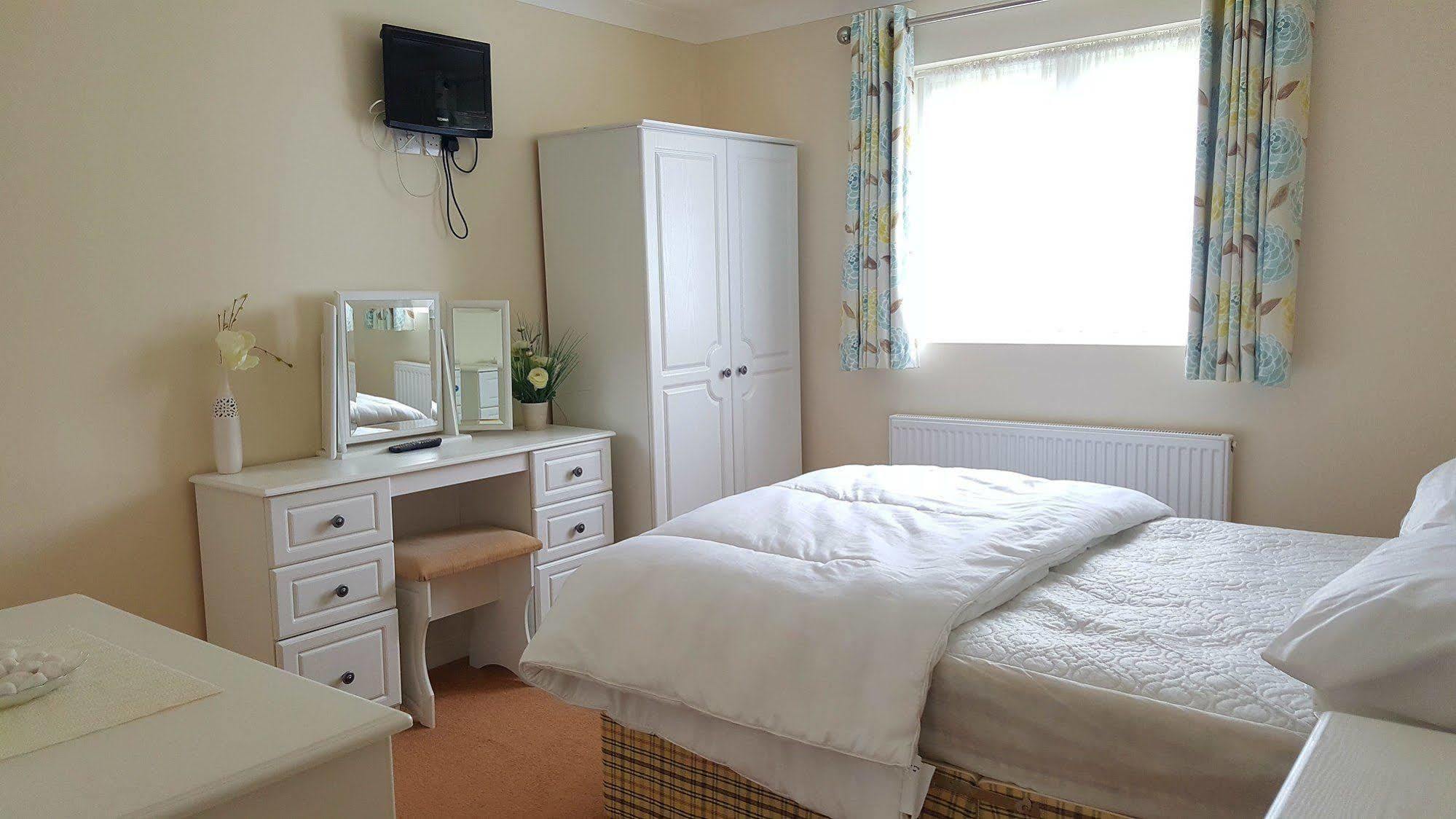 Atlantic Bays Holiday Park Padstow Buitenkant foto