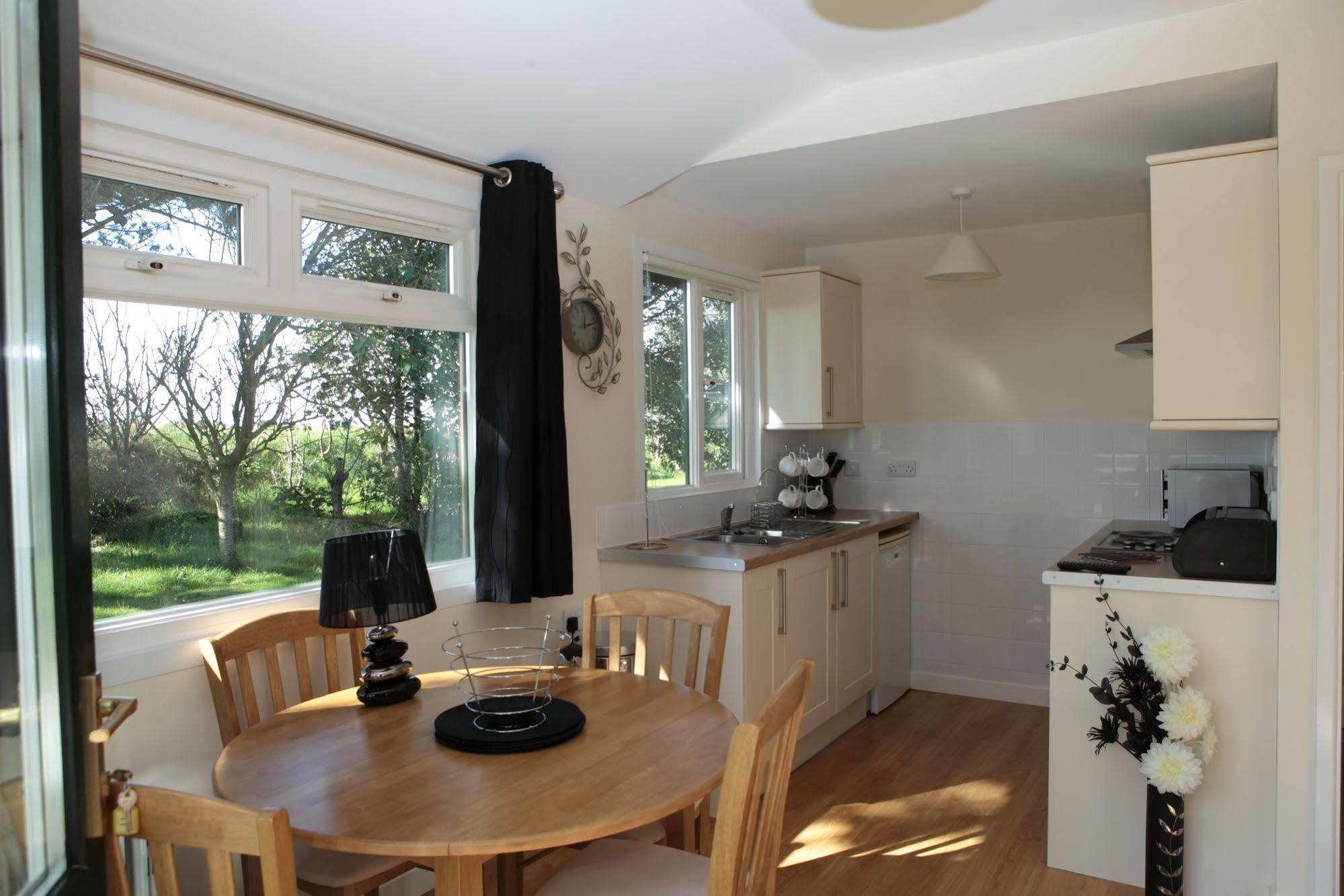 Atlantic Bays Holiday Park Padstow Buitenkant foto