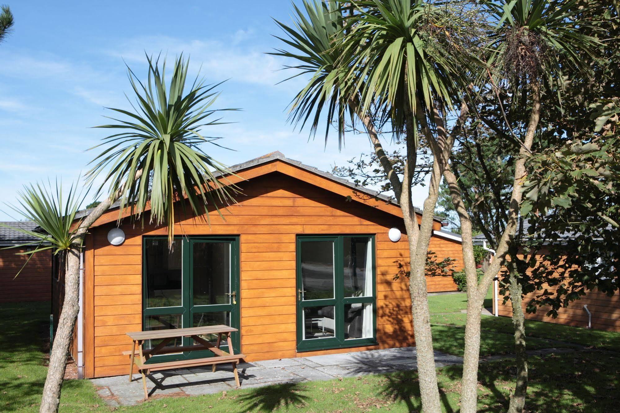 Atlantic Bays Holiday Park Padstow Buitenkant foto